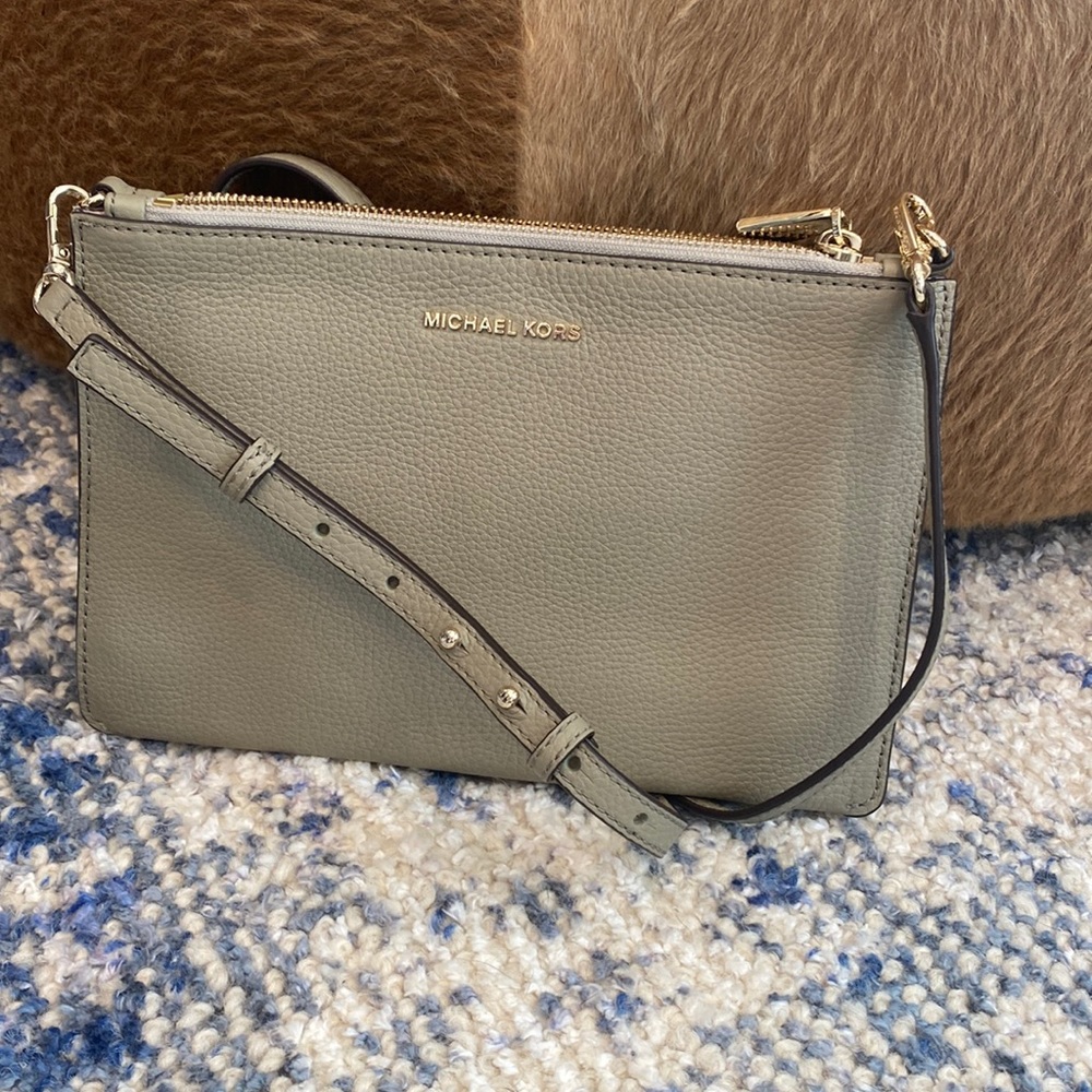 Michael KORS LARGE PEBBLED LEATHER double pouch crossbody